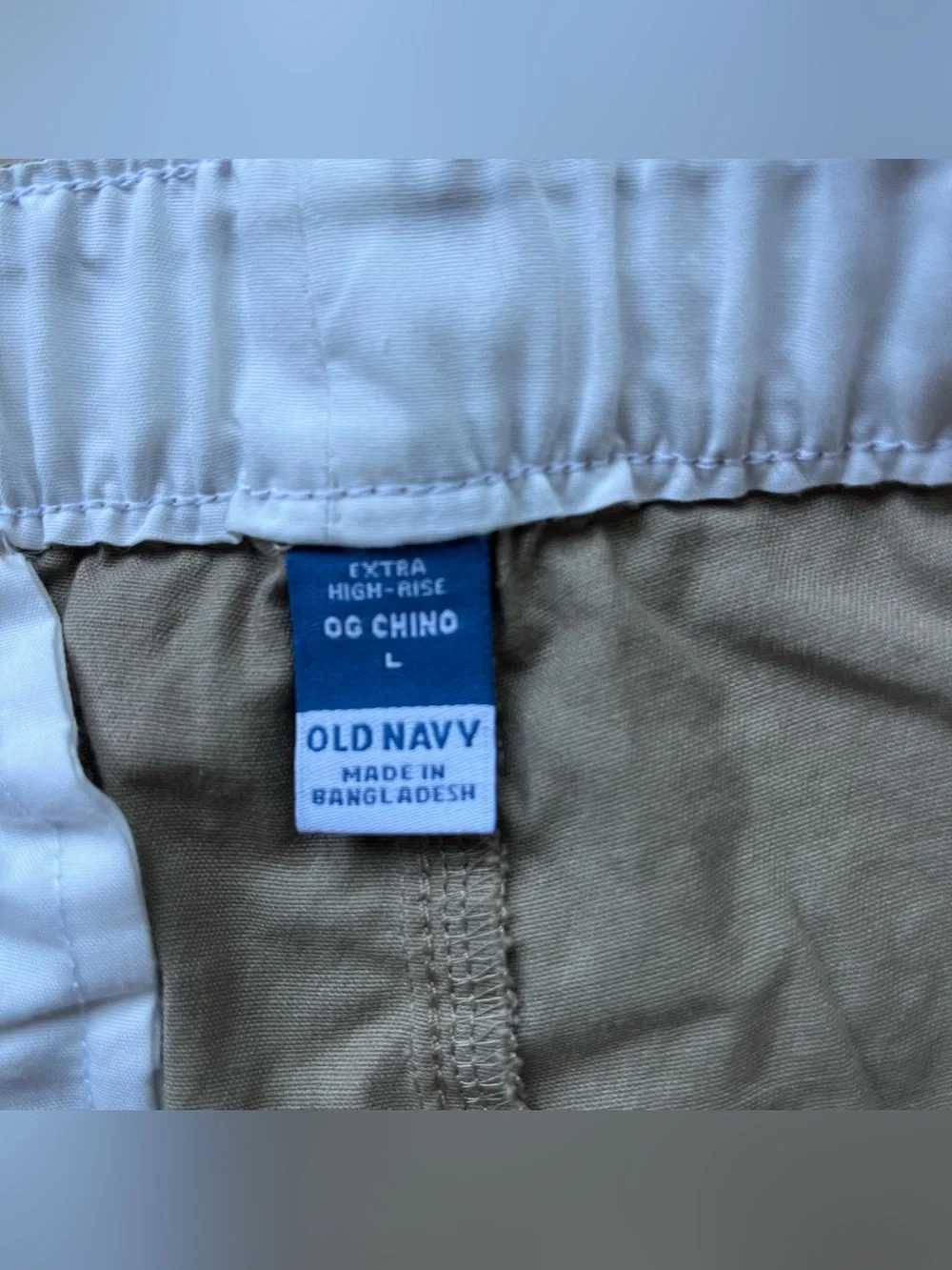 NWT Old Navy Women’s Khaki Extra High-Rise OG Chino Shorts - Size L - Stretch
